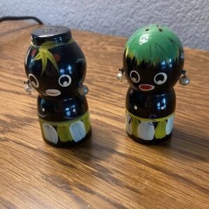Africana salt & pepper shakers Vintage hand painted pearl earrings